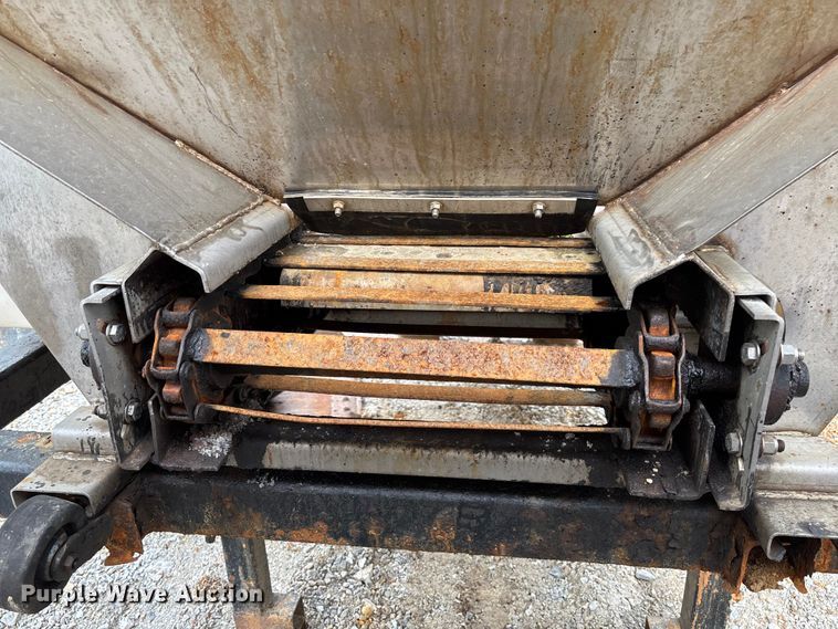 image for item FB3450 2005 International 7400 Crew Cab dump truck