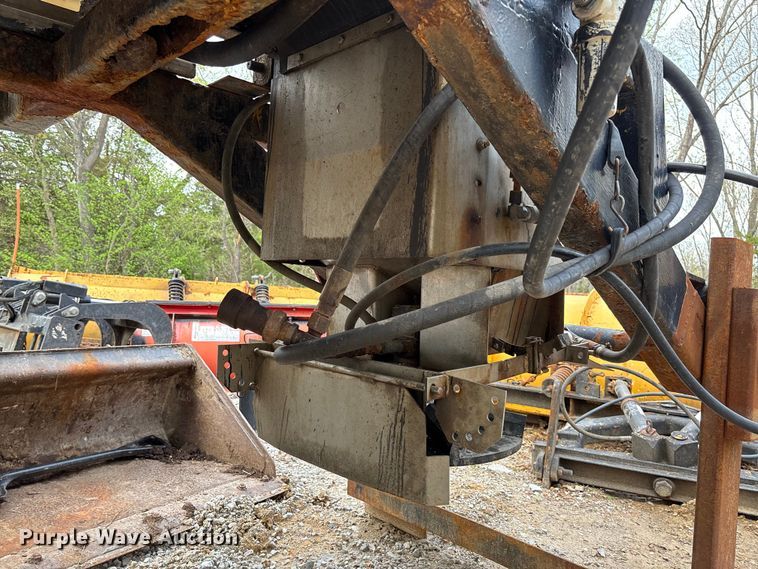 image for item FB3450 2005 International 7400 Crew Cab dump truck