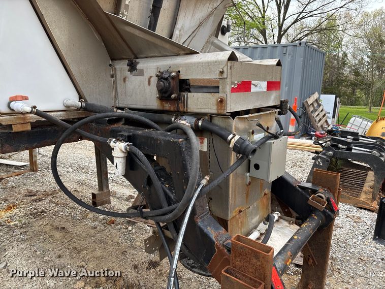 image for item FB3450 2005 International 7400 Crew Cab dump truck