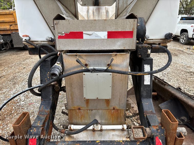 image for item FB3450 2005 International 7400 Crew Cab dump truck