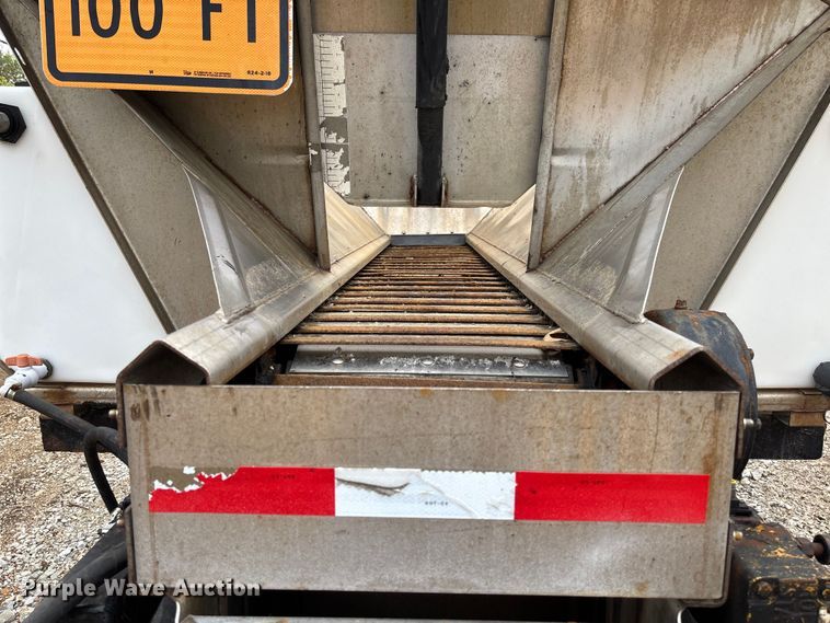 image for item FB3450 2005 International 7400 Crew Cab dump truck