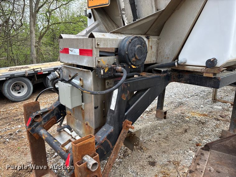 image for item FB3450 2005 International 7400 Crew Cab dump truck