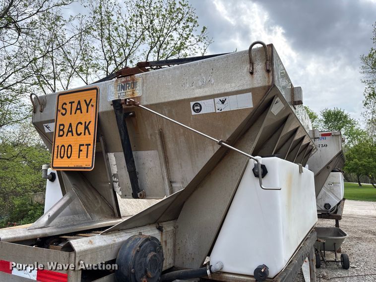 image for item FB3450 2005 International 7400 Crew Cab dump truck