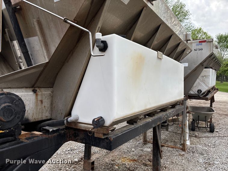 image for item FB3450 2005 International 7400 Crew Cab dump truck