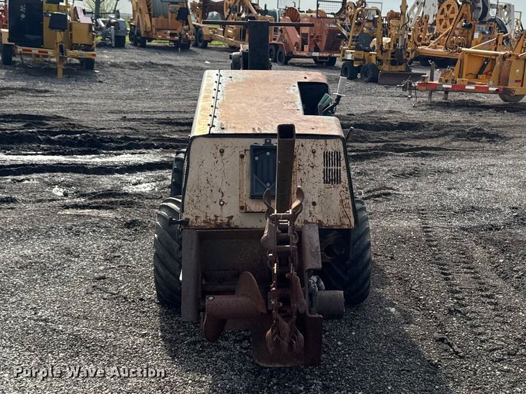 image for item FB5700 2000 Ditch Witch 410SXD trencher