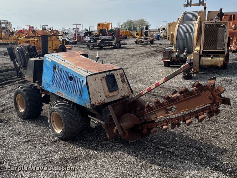 image for item FB5700 2000 Ditch Witch 410SXD trencher