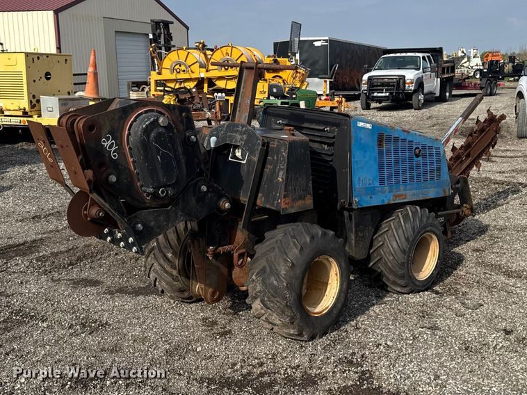 image for item FB5700 2000 Ditch Witch 410SXD trencher