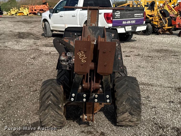 image for item FB5700 2000 Ditch Witch 410SXD trencher