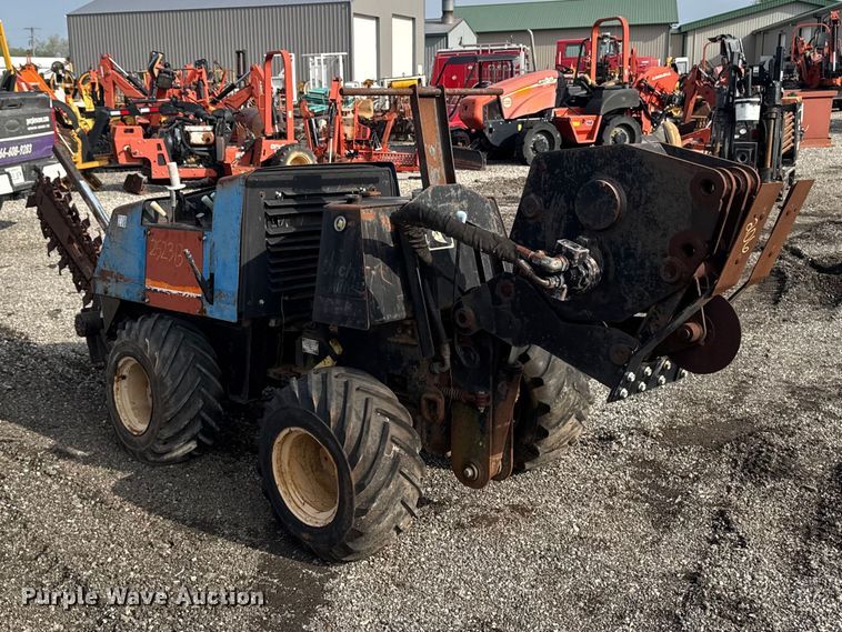 image for item FB5700 2000 Ditch Witch 410SXD trencher