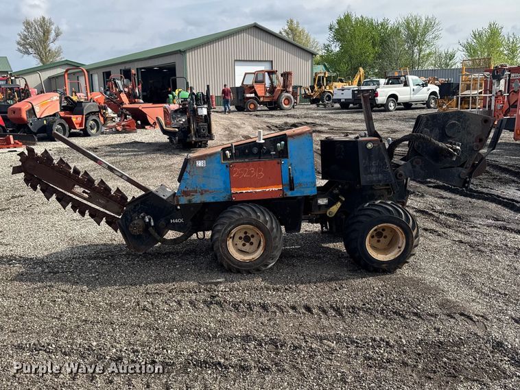 image for item FB5700 2000 Ditch Witch 410SXD trencher