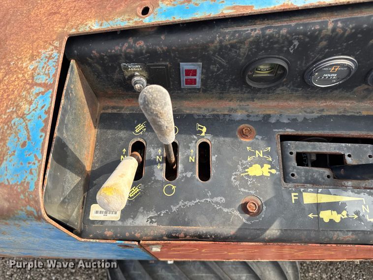 image for item FB5700 2000 Ditch Witch 410SXD trencher