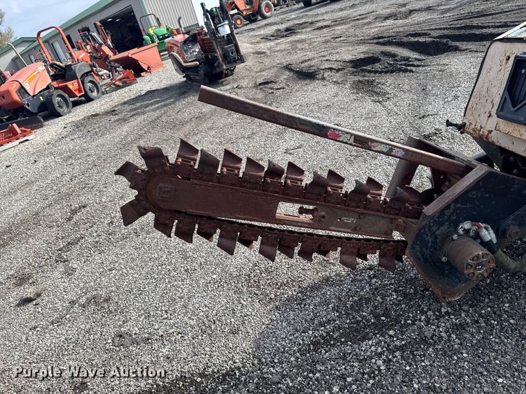 image for item FB5700 2000 Ditch Witch 410SXD trencher