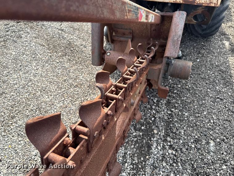 image for item FB5700 2000 Ditch Witch 410SXD trencher