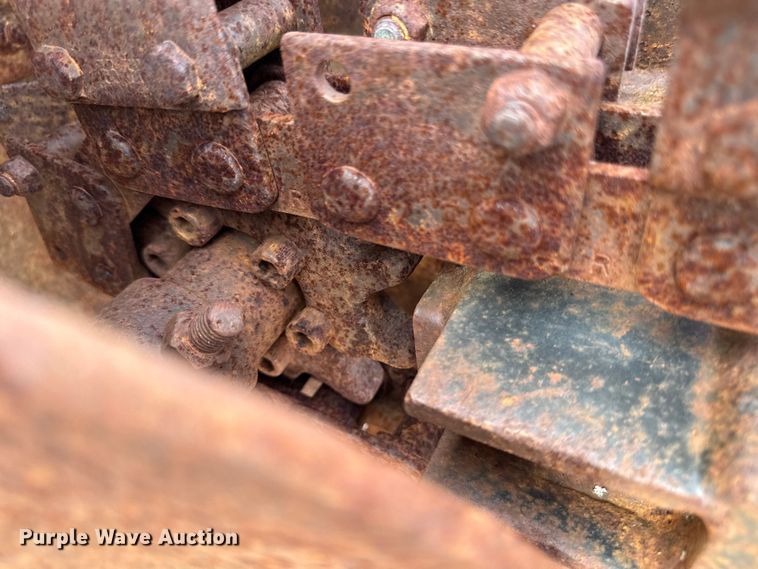 image for item FB5700 2000 Ditch Witch 410SXD trencher