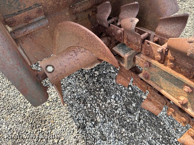 image for item FB5700 2000 Ditch Witch 410SXD trencher