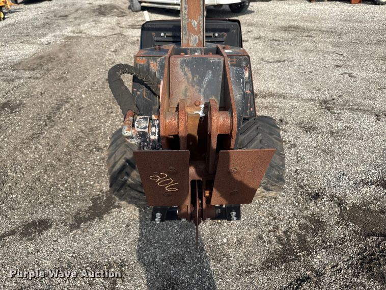 image for item FB5700 2000 Ditch Witch 410SXD trencher