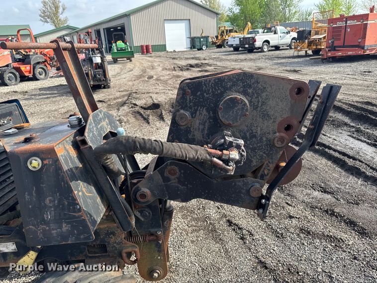 image for item FB5700 2000 Ditch Witch 410SXD trencher