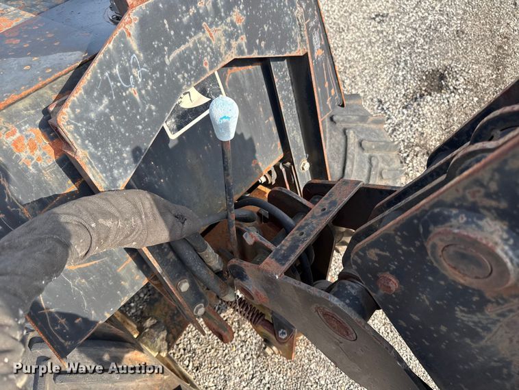 image for item FB5700 2000 Ditch Witch 410SXD trencher