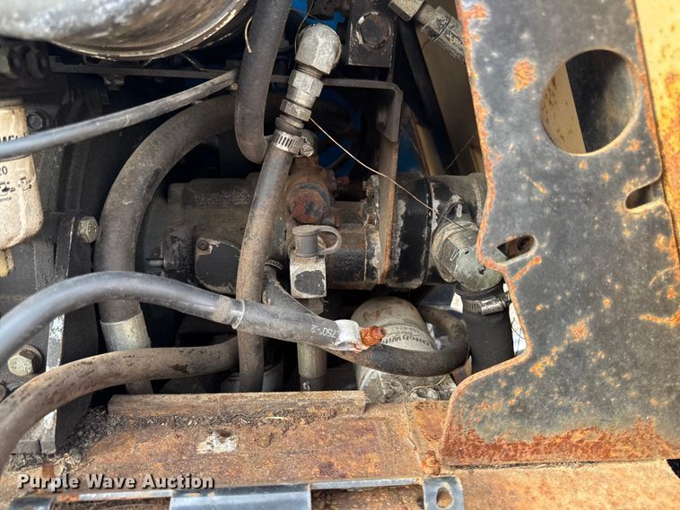 image for item FB5700 2000 Ditch Witch 410SXD trencher