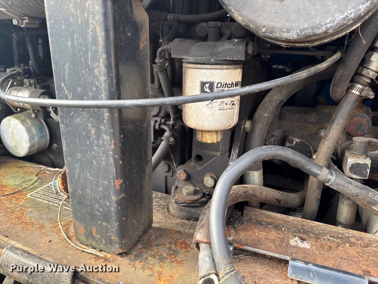 image for item FB5700 2000 Ditch Witch 410SXD trencher