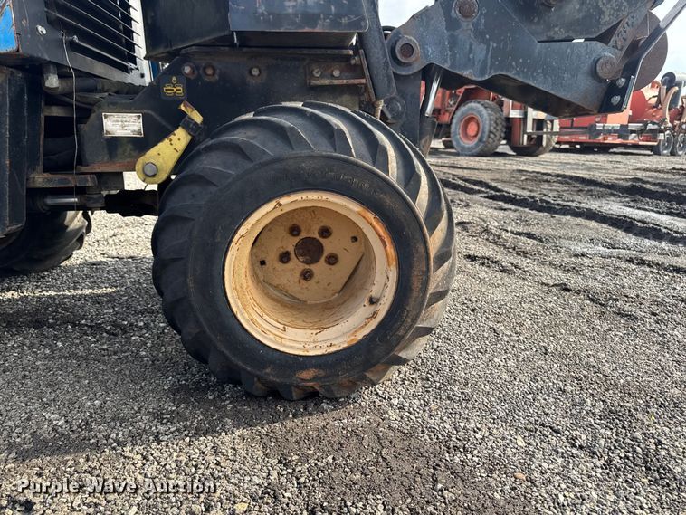 image for item FB5700 2000 Ditch Witch 410SXD trencher
