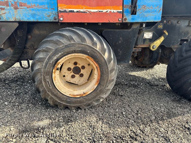 image for item FB5700 2000 Ditch Witch 410SXD trencher