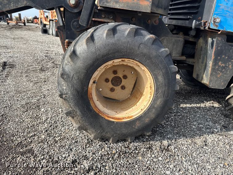 image for item FB5700 2000 Ditch Witch 410SXD trencher