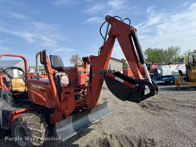 image for item FB5703 2004 Ditch Witch RT55H trencher