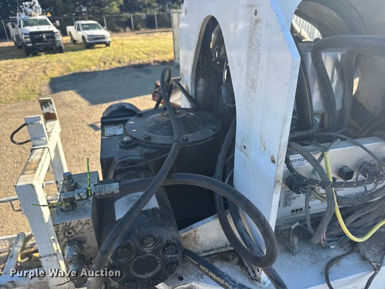 image for item FB7201 2013 Freightliner Business Class M2 digger derrick truck