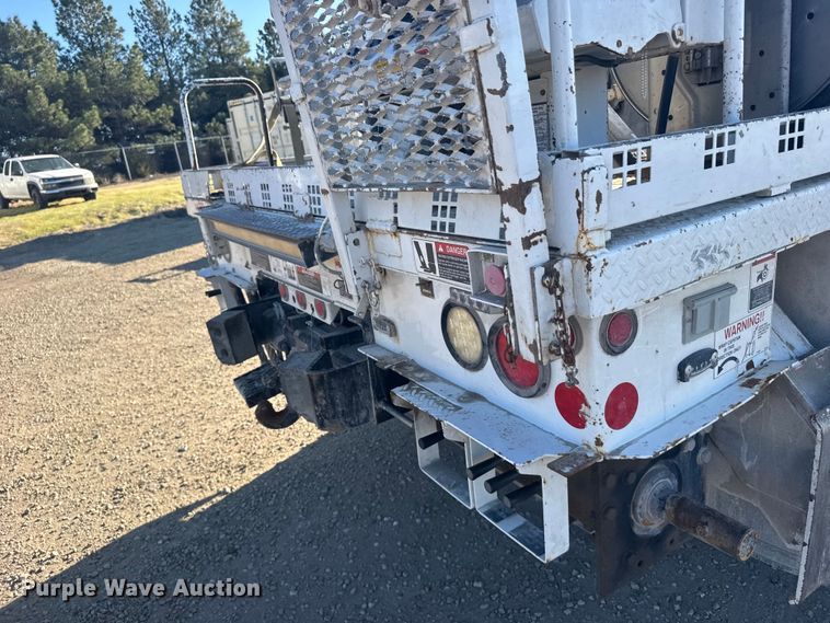 image for item FB7201 2013 Freightliner Business Class M2 digger derrick truck