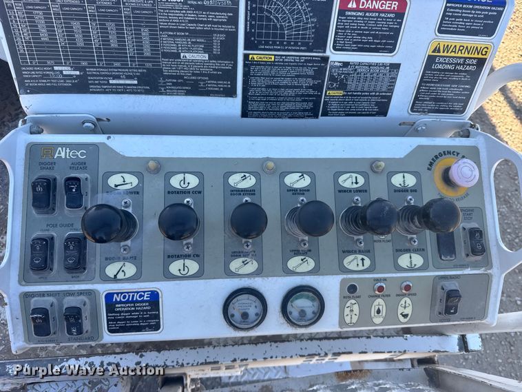 image for item FB7201 2013 Freightliner Business Class M2 digger derrick truck