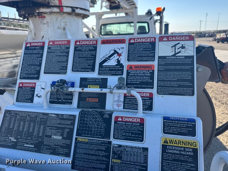 image for item FB7201 2013 Freightliner Business Class M2 digger derrick truck