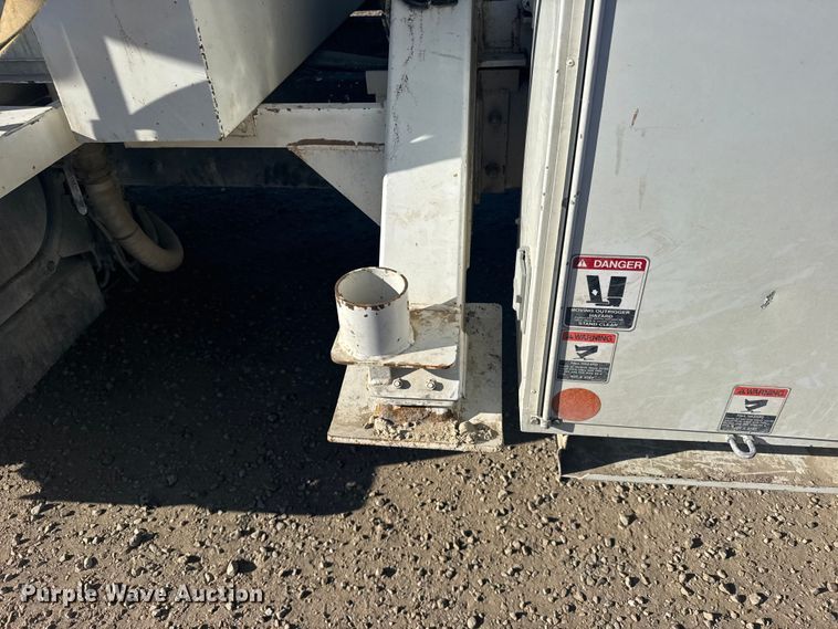 image for item FB7201 2013 Freightliner Business Class M2 digger derrick truck