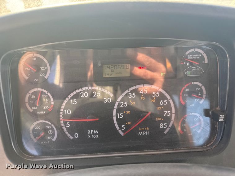 image for item FB7201 2013 Freightliner Business Class M2 digger derrick truck