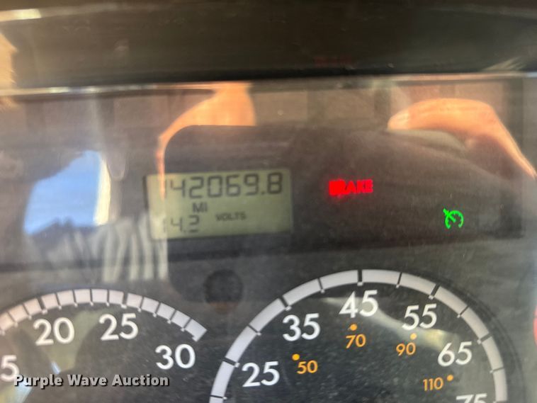 image for item FB7201 2013 Freightliner Business Class M2 digger derrick truck