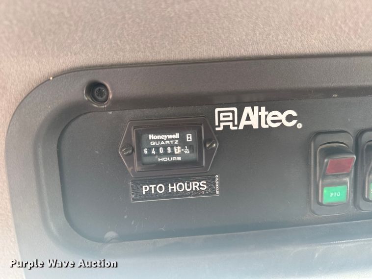 image for item FB7201 2013 Freightliner Business Class M2 digger derrick truck