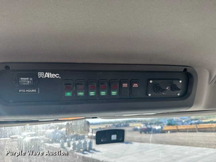 image for item FB7201 2013 Freightliner Business Class M2 digger derrick truck