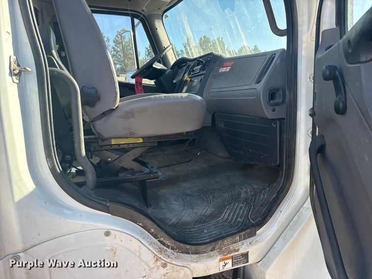 image for item FB7201 2013 Freightliner Business Class M2 digger derrick truck