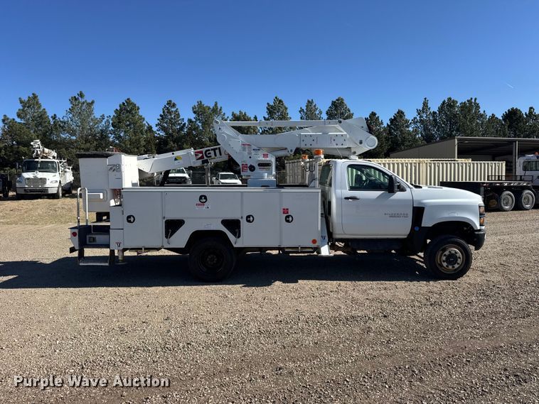 image for item FB7202 2020 Chevrolet 6500HD bucket truck