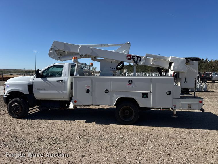 image for item FB7202 2020 Chevrolet 6500HD bucket truck