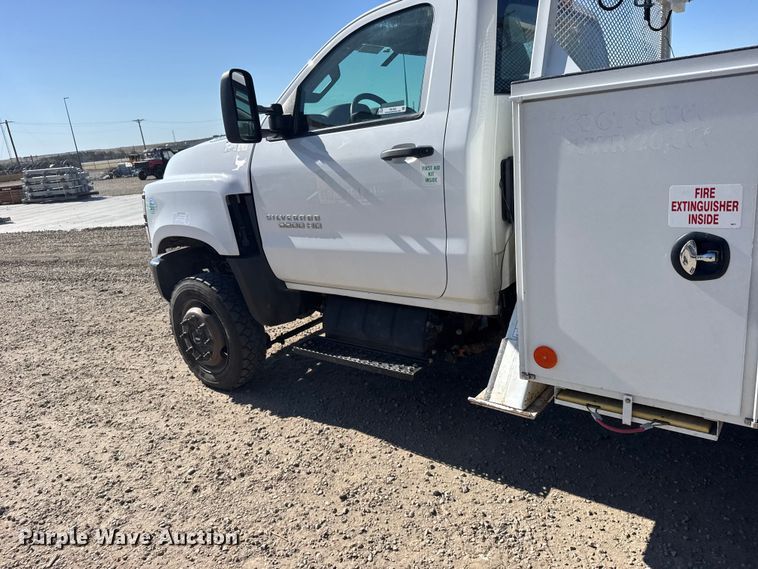 image for item FB7202 2020 Chevrolet 6500HD bucket truck