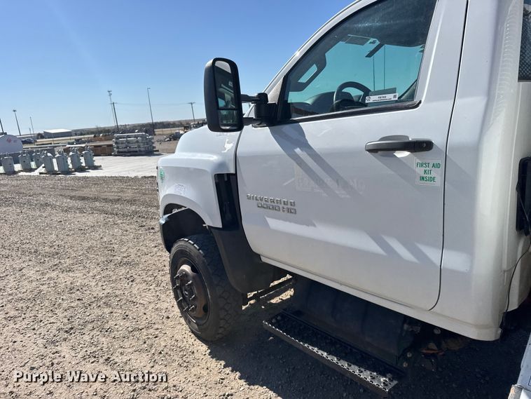 image for item FB7202 2020 Chevrolet 6500HD bucket truck