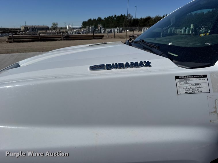 image for item FB7202 2020 Chevrolet 6500HD bucket truck