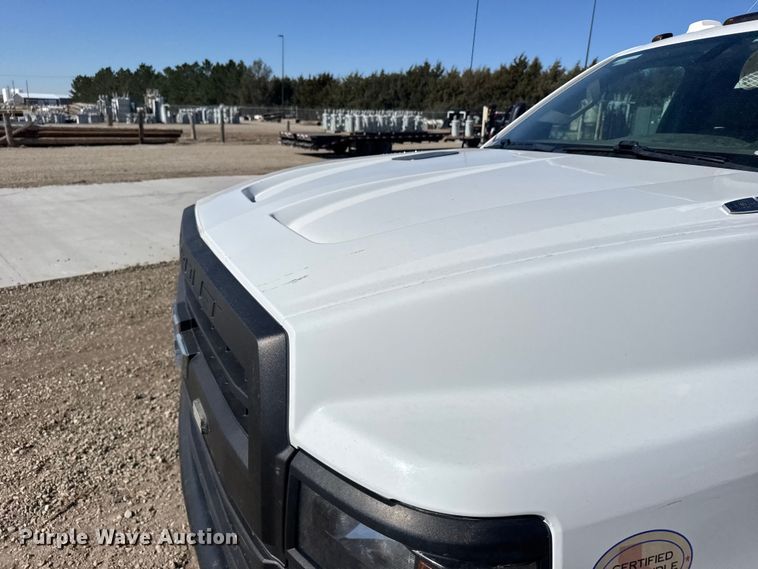 image for item FB7202 2020 Chevrolet 6500HD bucket truck