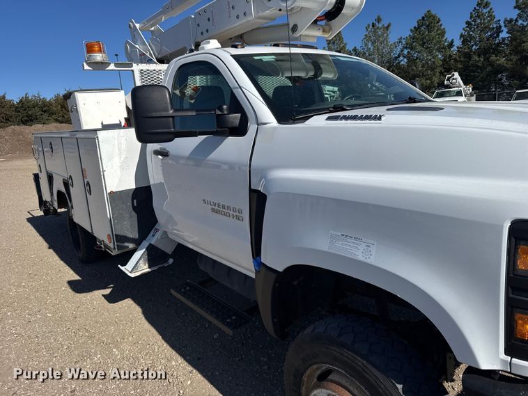 image for item FB7202 2020 Chevrolet 6500HD bucket truck