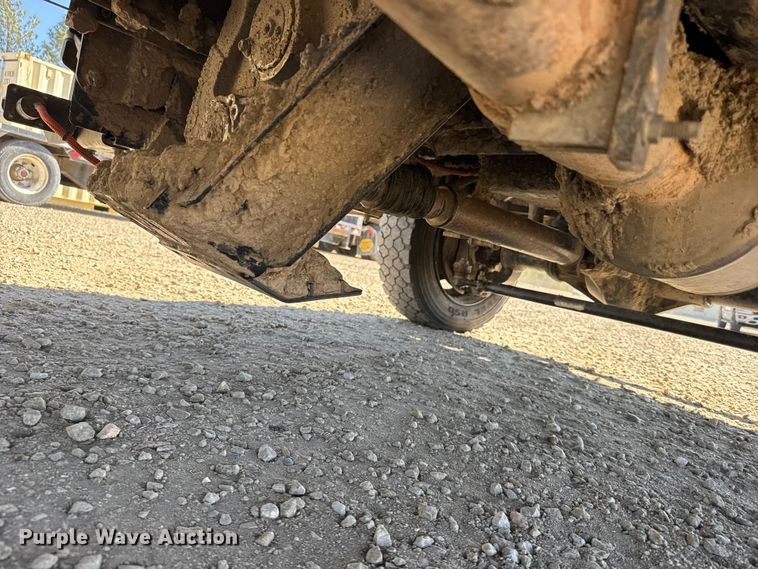 image for item FB7202 2020 Chevrolet 6500HD bucket truck