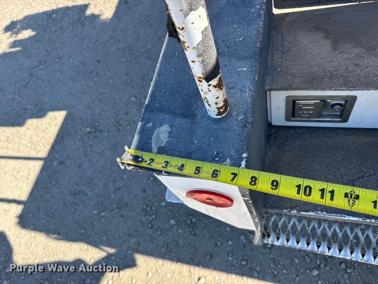 image for item FB7202 2020 Chevrolet 6500HD bucket truck