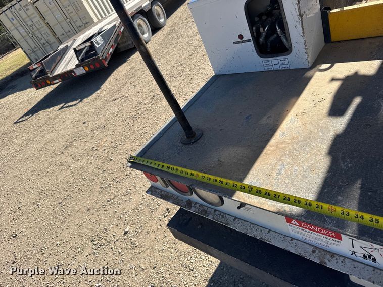 image for item FB7202 2020 Chevrolet 6500HD bucket truck