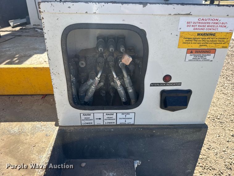 image for item FB7202 2020 Chevrolet 6500HD bucket truck