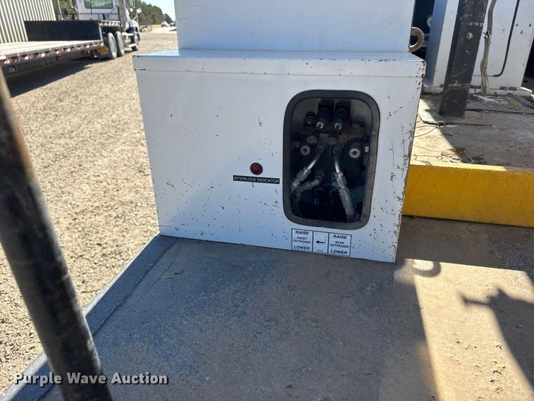 image for item FB7202 2020 Chevrolet 6500HD bucket truck